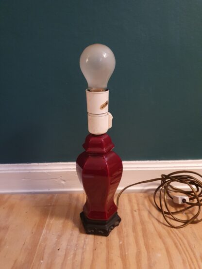 Kinesisk lignende lampe i porcelæn