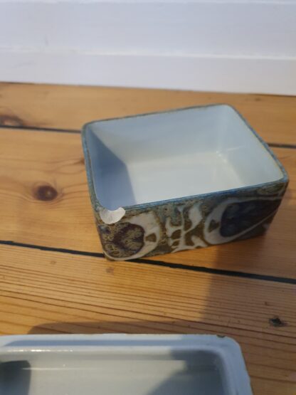 Fajance lågæske dekoreret med fugl - Image 3