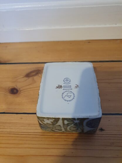 Fajance lågæske dekoreret med fugl - Image 4