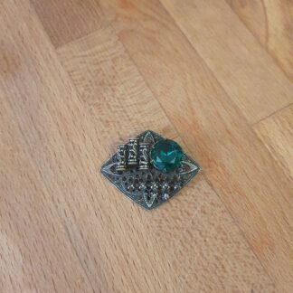 Vintage broche med grønne sten