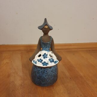 Pigefigur i keramik