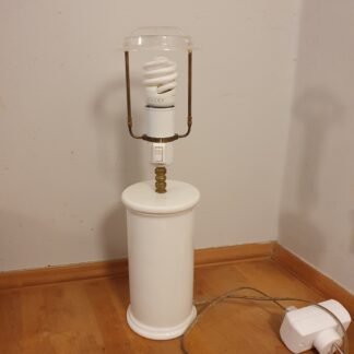 Hvid vintage lampe i porcelæn