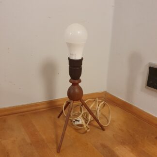 Bordlampe i teaktræ