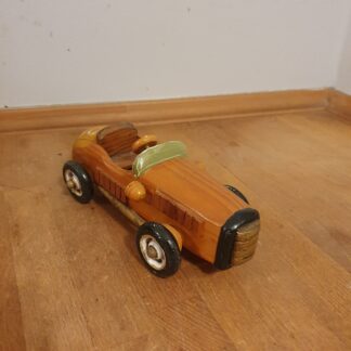 Vintage legetøjsbil i træ