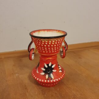Bemalet vase i keramik