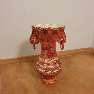 Bemalet vase i keramik