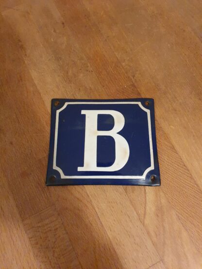 Emalje skilt med bogstavet B