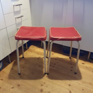 Retro skamler med rødt læder