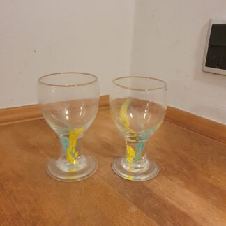 2 ens glas med farver