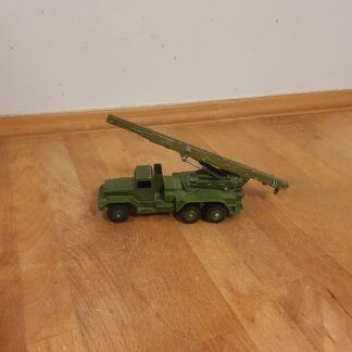 Bil fra Meccano med kran