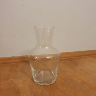 Vandkaraffel i glas