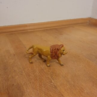 Løve, H 5,5 cm, B 10 cm