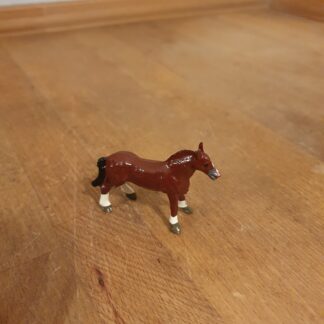 Brun hest, H 4 cm, B 6 cm