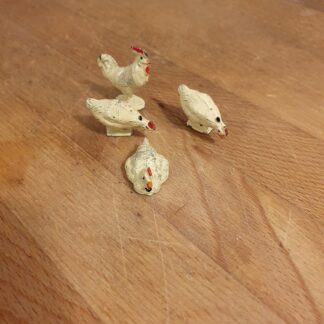 4 små høns, B 3 cm