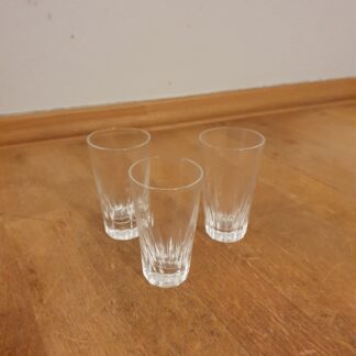 3 små vandglas med slibninger