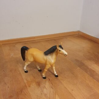 Plastik hest