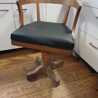 Vintage barber stol med sort læder