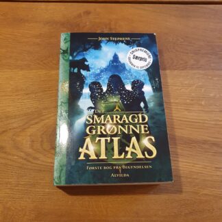 Det smaragd grønne atlas, John Stephen