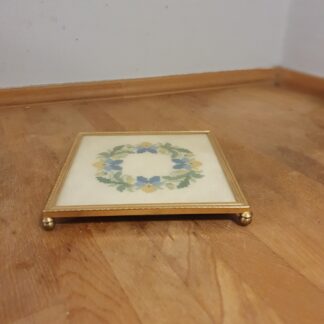 Bordskåner med broderi
