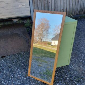 Nygeverken spejl i teak ramme