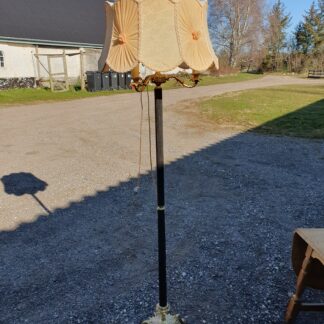 Messing lampe med arme og lampeskærm