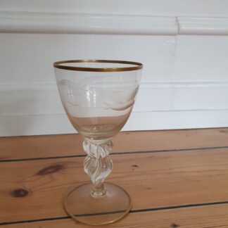 Mågeglas med guldkant, Lyngby