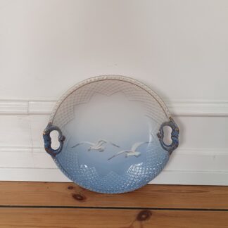 Rundet mågefad med guldkant