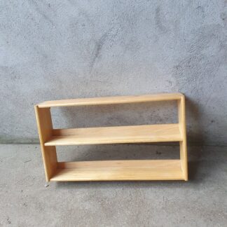 Lille reol i ophæng