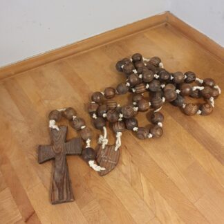 Stor rosenkrans i træ