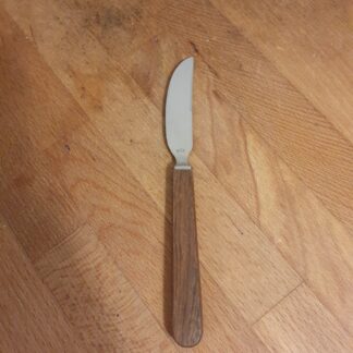 Kniv i teaktræ