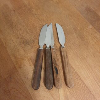Knive i teaktræ