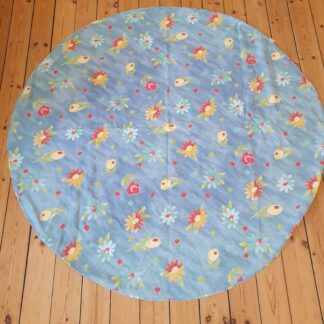 Rund vintage dug med blomster