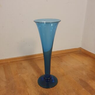 Blå vase i glas