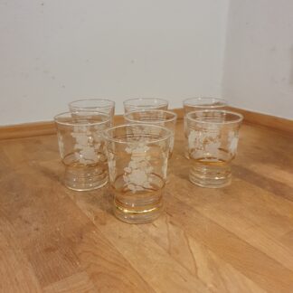 Glas med slibninger og guldkant