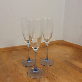 3 stk vin med  blå stilk