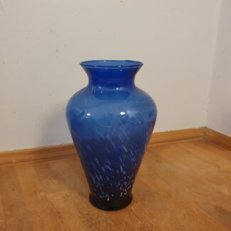 Blå vase i glas