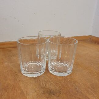 Vandglas med slibninger