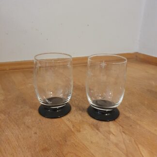 2 stk vandglas med sort fod