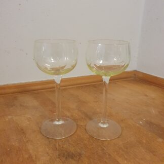 2 styks grønne glas med slibninger