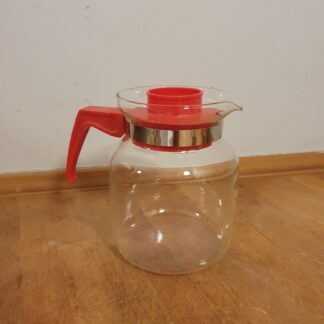 Retro kande med rødt låg