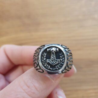 Ring med motiv af Thors Hammer