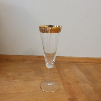 Champagneglas med guldfarvet kant