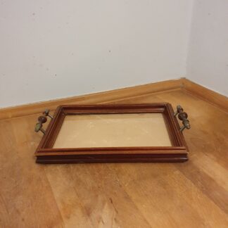 Bakke i træ med glasplade