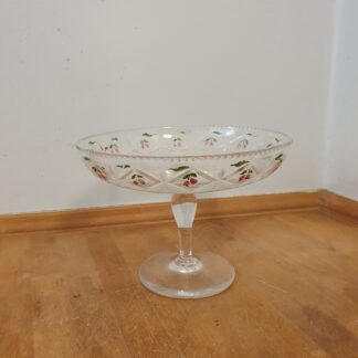 Opsats i krystal dekoreret med mønster