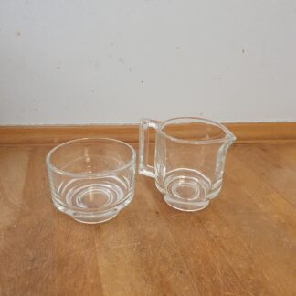 Vintage flødekande og sukkerskål i tykt glas