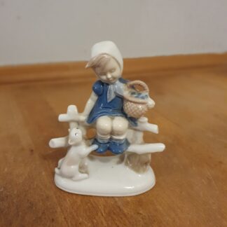 Pige med kat i porcelæn