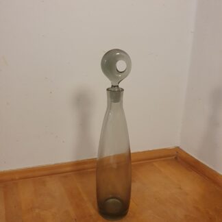 Røgfarvet karaffel i glas