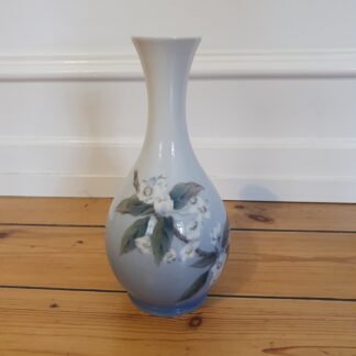 Vase fra Royal Copenhagen med æblekvist