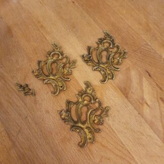 3 stk beslag i messing