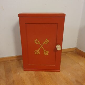 Lille nøgleskab i træ